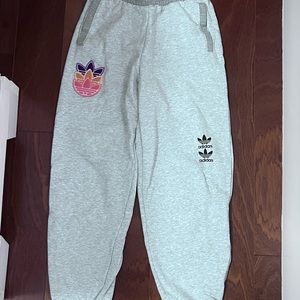 Adidas women’s sweat pants XS with adjustable waist fits well